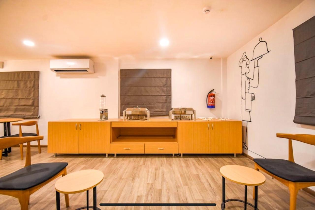 海拉优质假日酒店 加尔各答 外观 照片